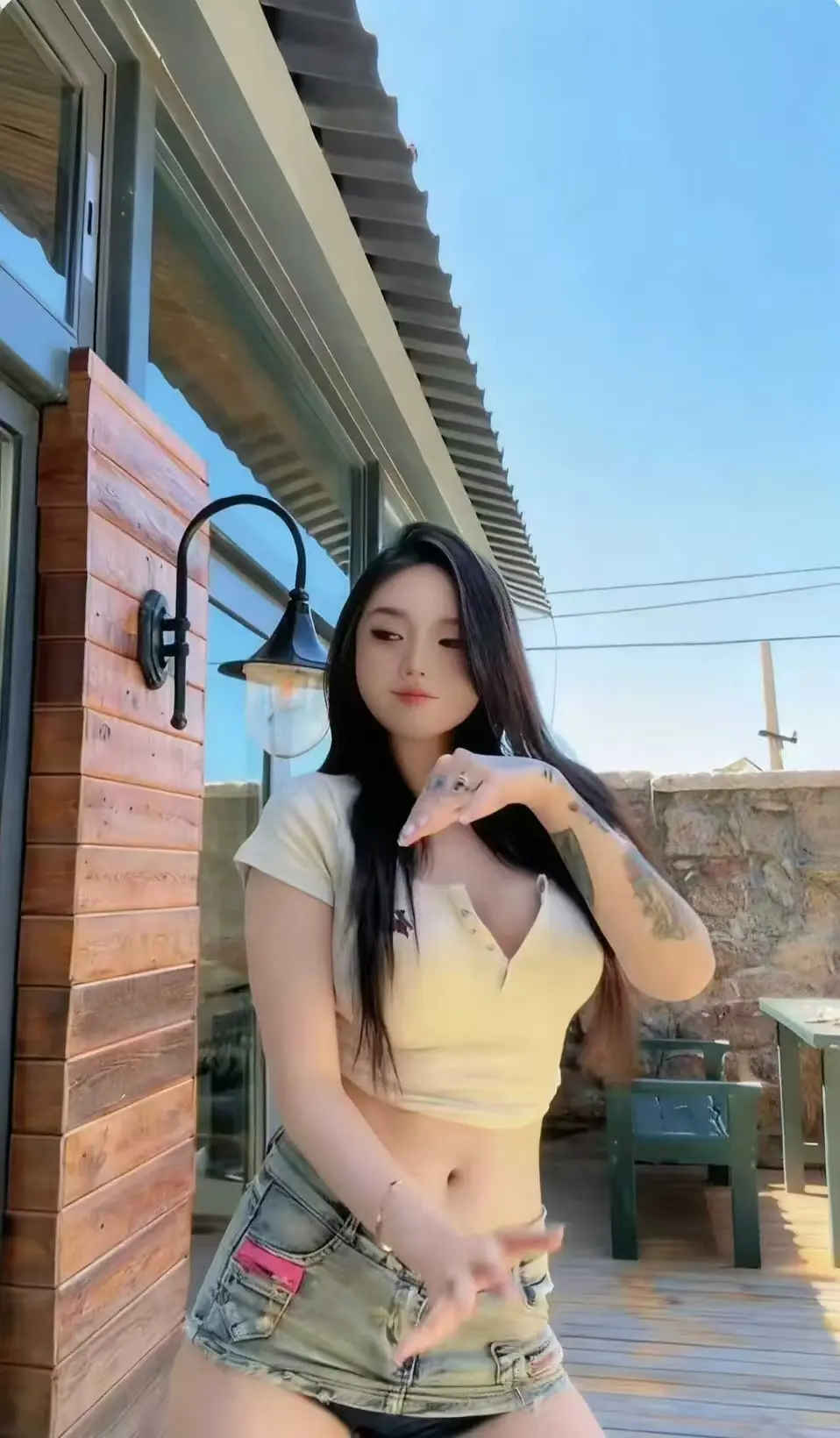 《Meena 成美男》高清全集免费在线观看-中文版未删减版本强势来袭-网盘资源全面开放获取-无广告观影体验清爽到底-一次看遍Meena 成美男