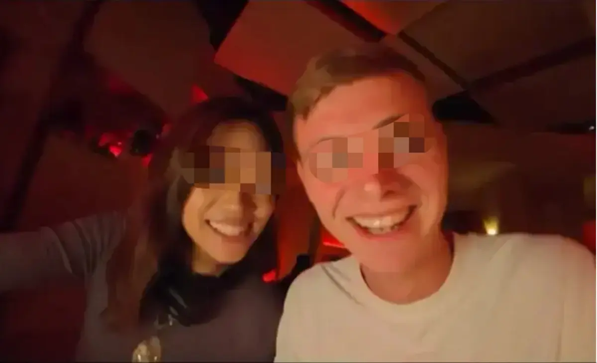 《西安麻辣烫女孩》无删减完整版在线看-海外博主西安夜游真实纪录《西安麻辣烫女孩》全片首次公开-镜头外真实反应看哭网友