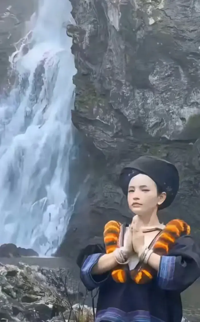 《高山流水遇瀑布》原声视频无广告在线观看-彝族姑娘山泉行礼是什么梗-《高山流水遇瀑布》全片高清画质免费播放