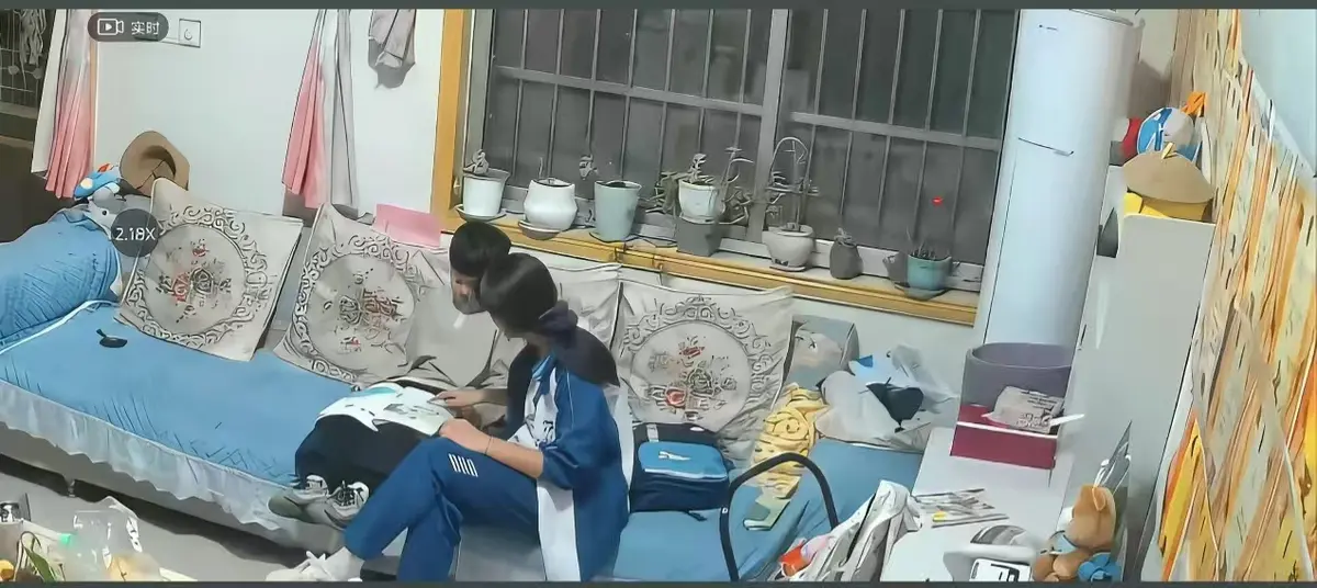 《来自姐姐的爱》无删减完整版在线播放-全网热议短片HD高清免费观看-姐姐管教弟弟真实瞬间暖心日常-来自姐姐的爱全集影院资源下载
